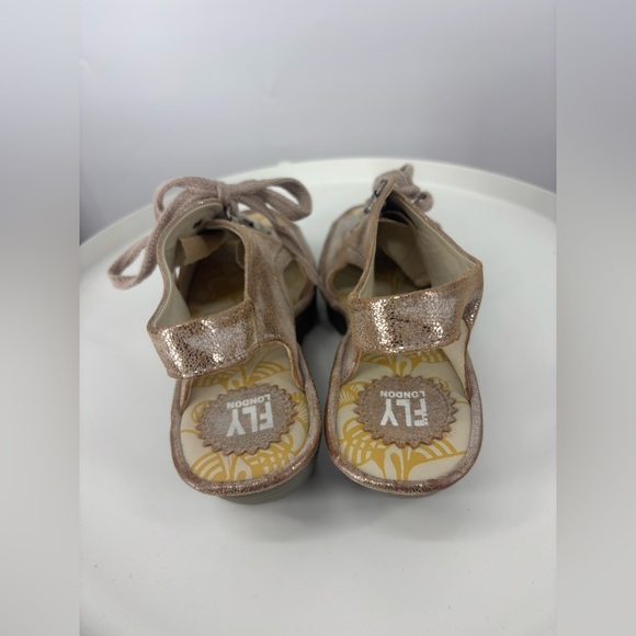 NWT Fly London Crackle Gold Lace Up Wedge Sandals Tan Cream 41 10.5 - Picture 3 of 4